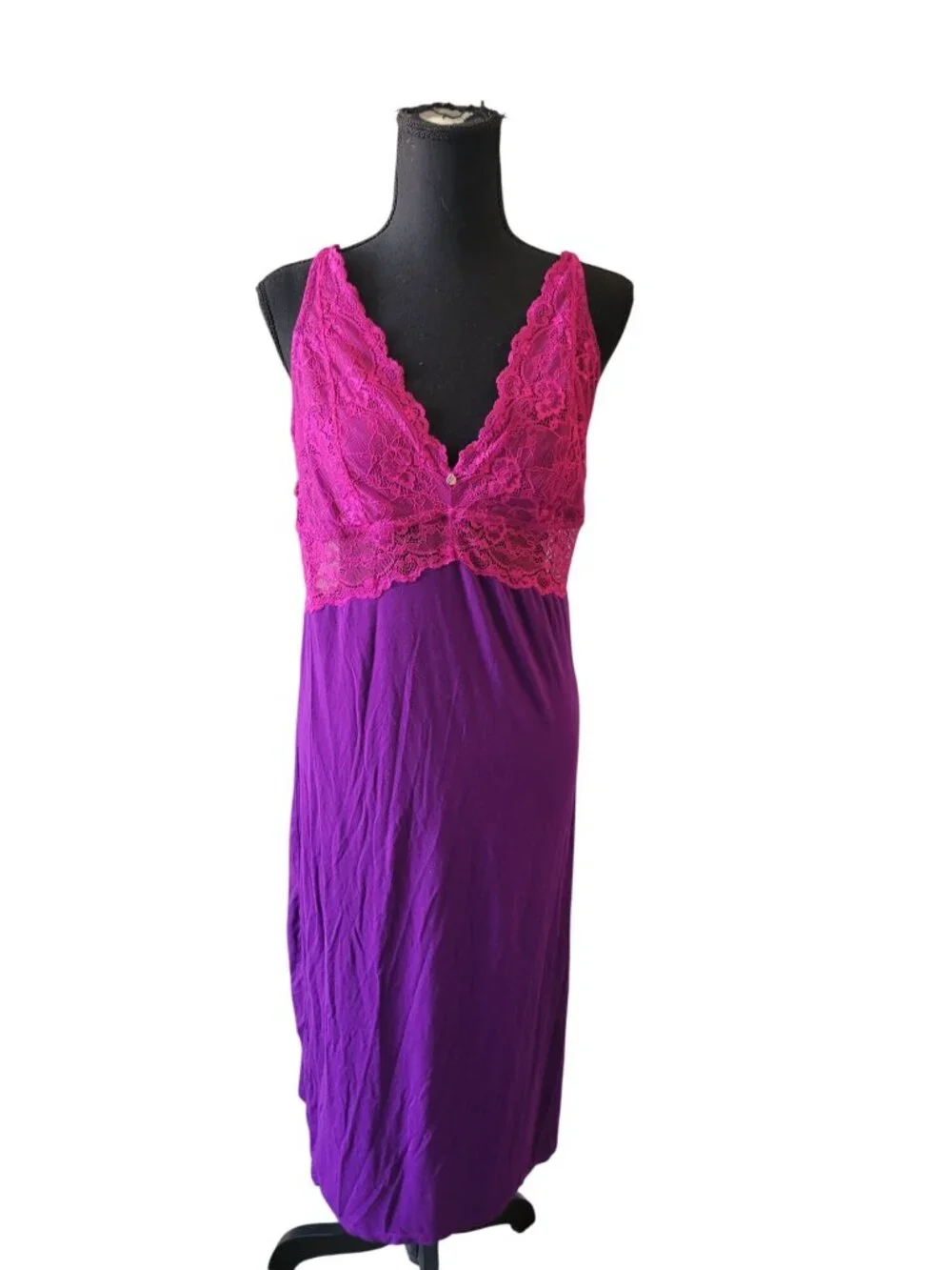 Purple chemise by Cacique features a contrasting pink lace bodice V-neckline L - Picture 2 of 9